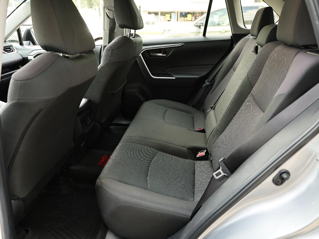 صورة مصغرة 24 لـ 2025 Toyota RAV4 XLE