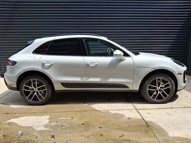 2026 Porsche MACAN BASE photo 8