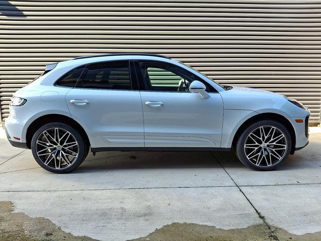 2026 Porsche MACAN BASE — фото 8