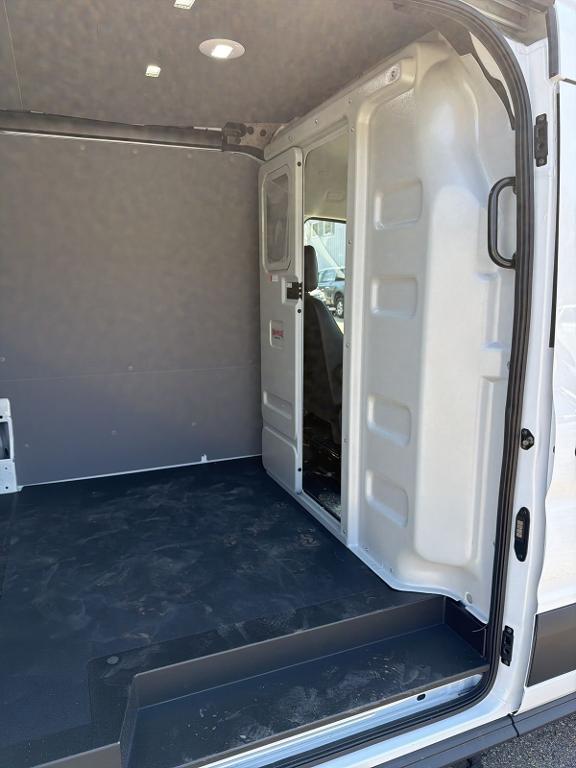 2026 FORD TRANSIT-350 148 WB MEDIUM ROOF CARGO — фото 10