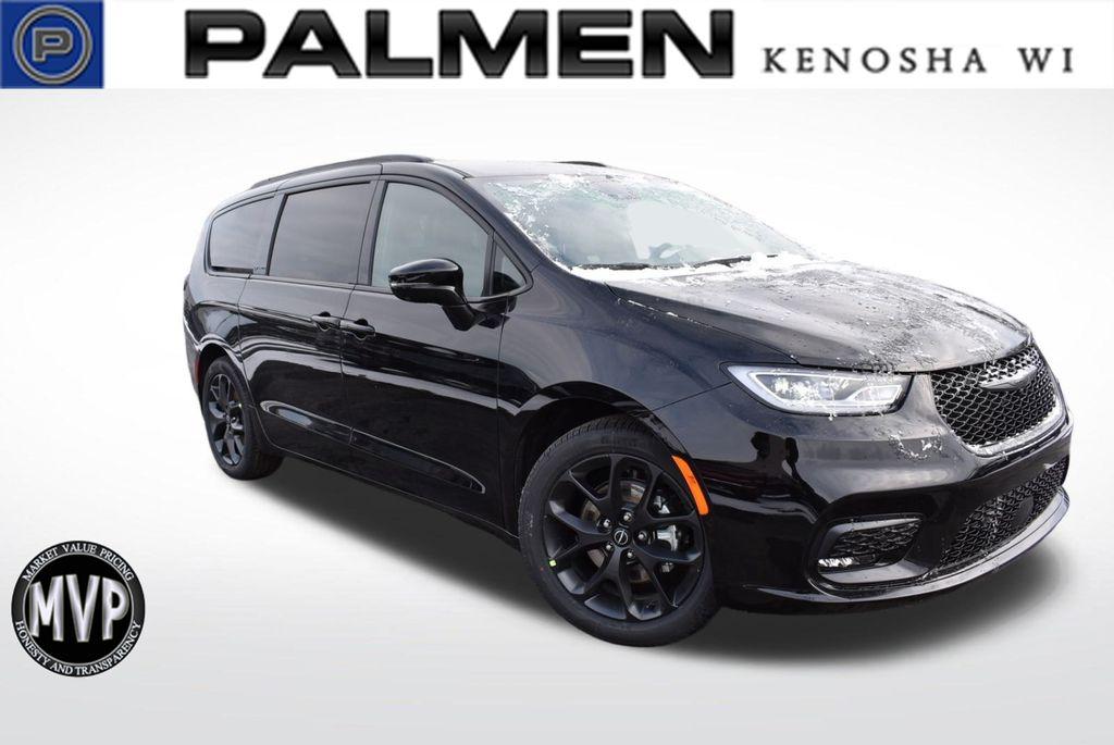 New 2026 Chrysler Pacifica Select