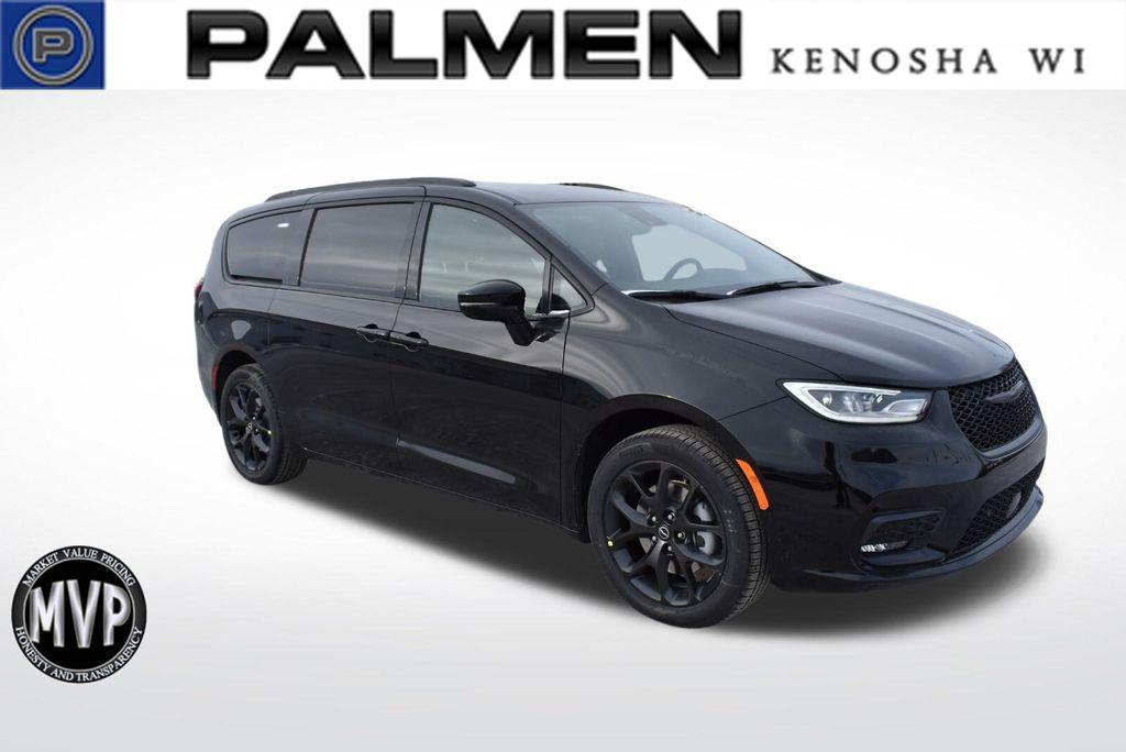 New 2026 Chrysler Pacifica Select