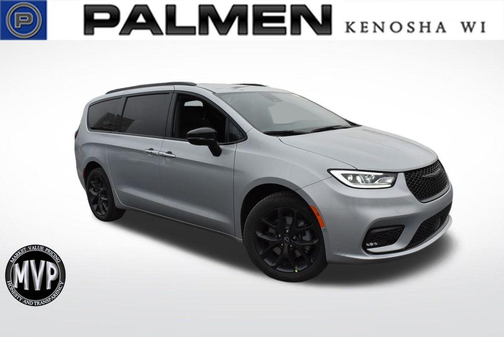 New 2026 Chrysler Pacifica Select