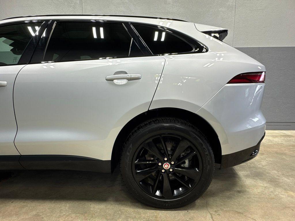 صورة 9 لـ 2023 Jaguar F-PACE S P250 AWD AUTOMATIC