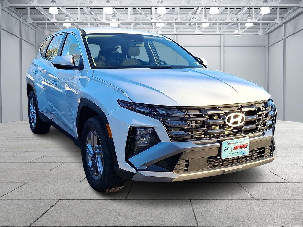 New 2025 Hyundai TUCSON SE