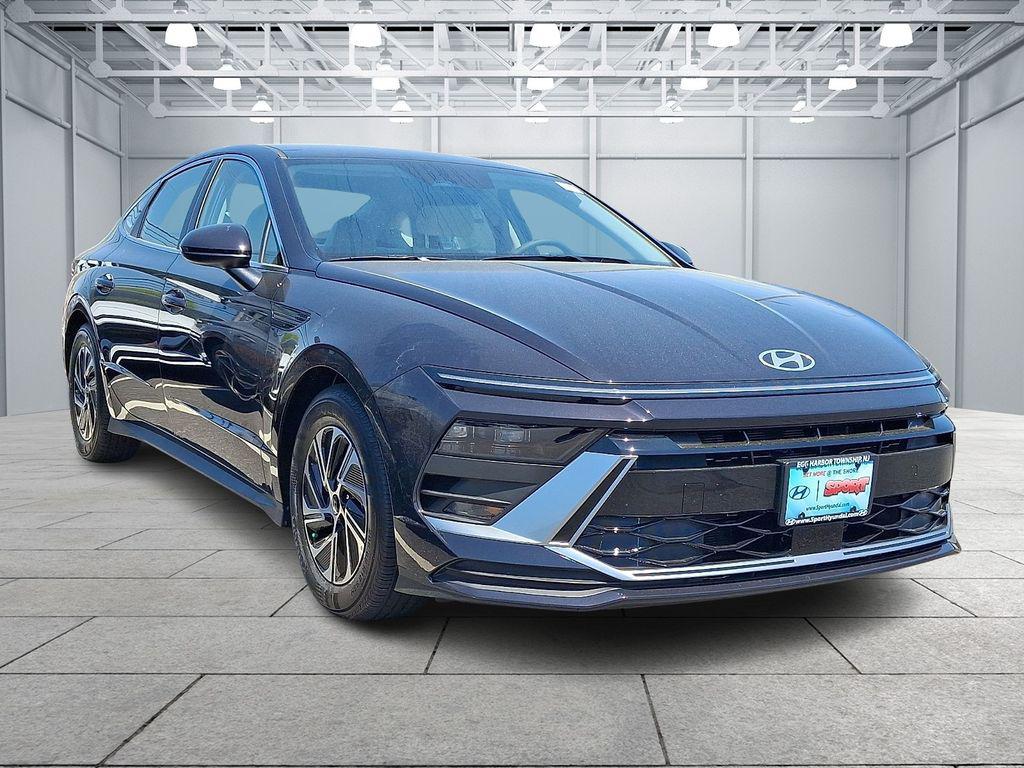 New 2026 Hyundai SONATA Hybrid Base