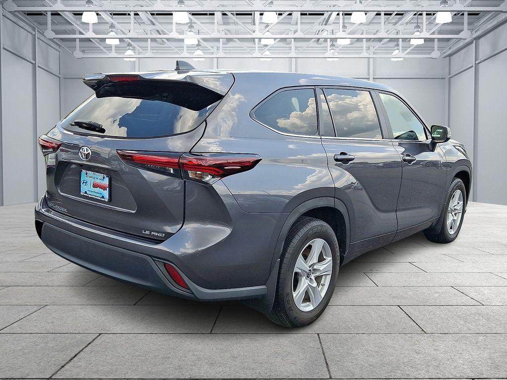 2024 Toyota HIGHLANDER LE photo 6