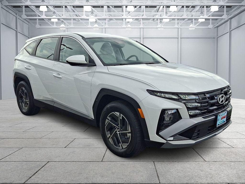 New 2026 Hyundai TUCSON Hybrid SE