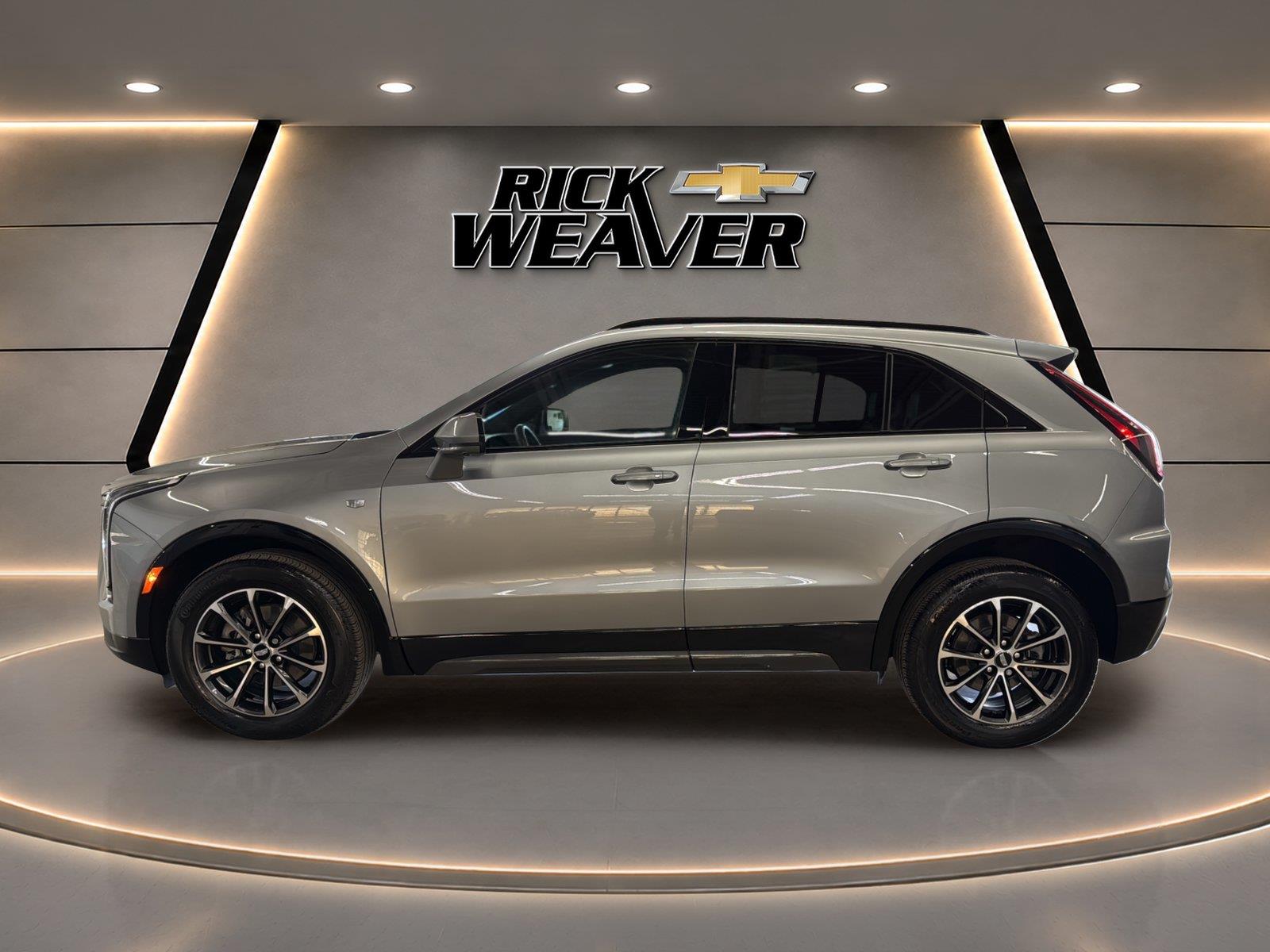 2024 Cadillac XT4 SPORT photo 2