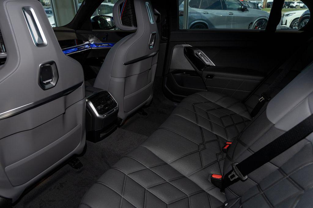 صورة 9 لـ 2026 BMW 740 XDRIVE