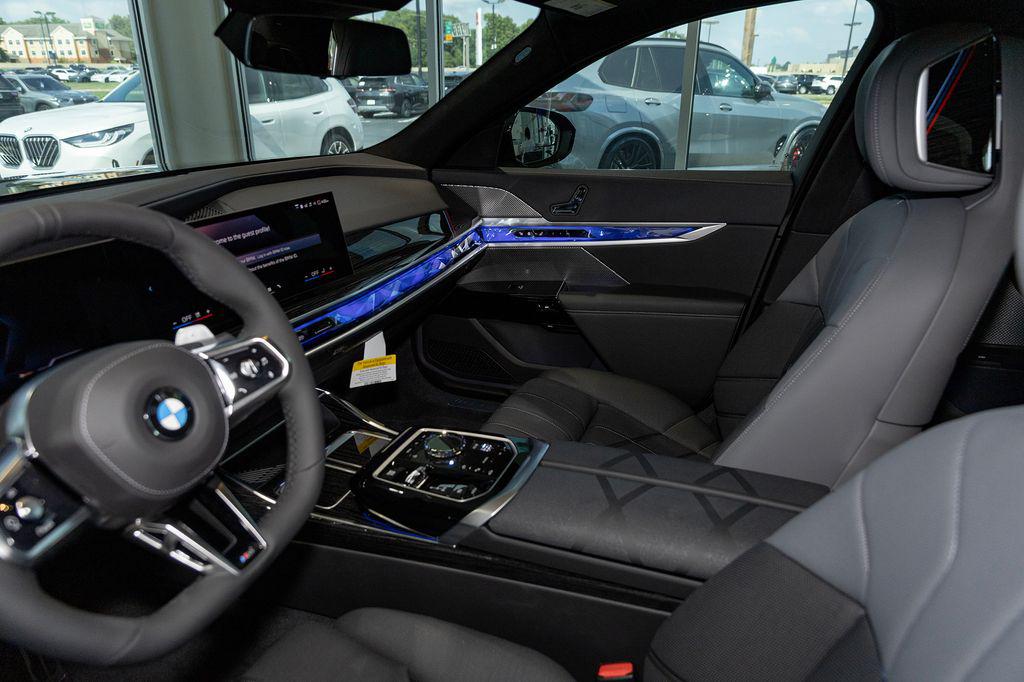 صورة 8 لـ 2026 BMW 740 XDRIVE