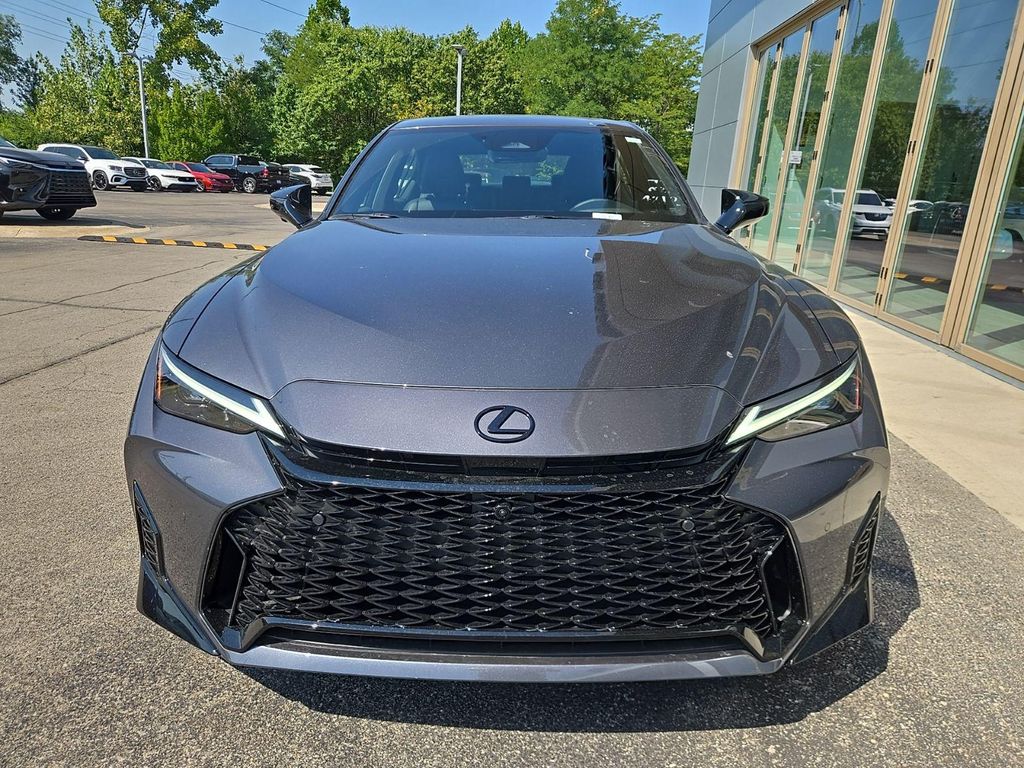 صورة 3 لـ 2026 Lexus IS 350 F SPORT DESIGN