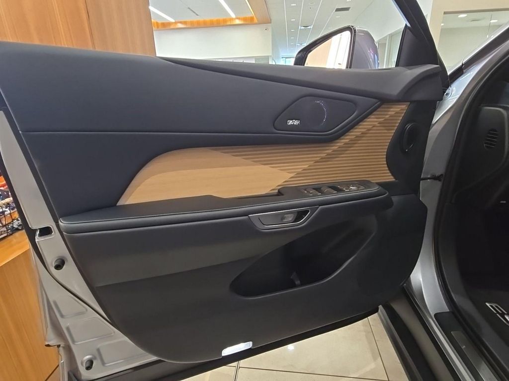 صورة 26 لـ 2026 Lexus ES 350E LUXURY