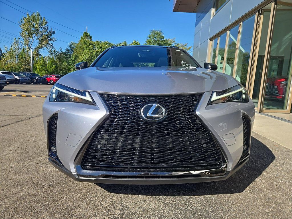 صورة مصغرة 4 لـ 2026 Lexus UX 300H F SPORT DESIGN