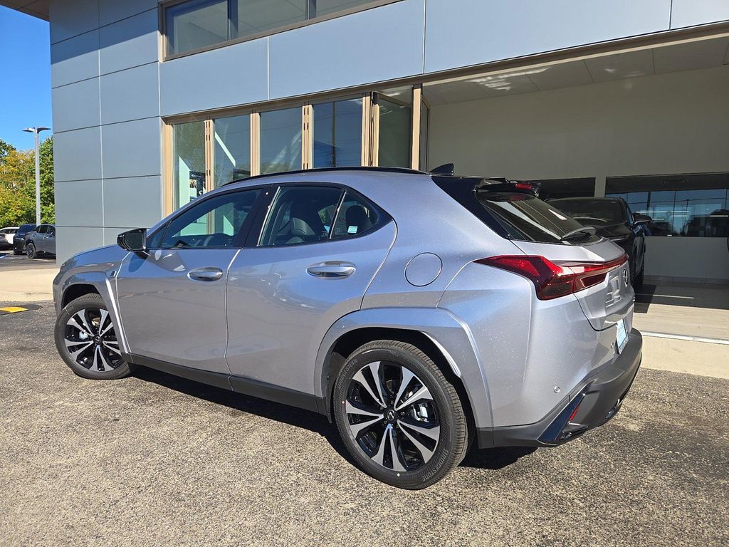صورة مصغرة 12 لـ 2026 Lexus UX 300H F SPORT DESIGN