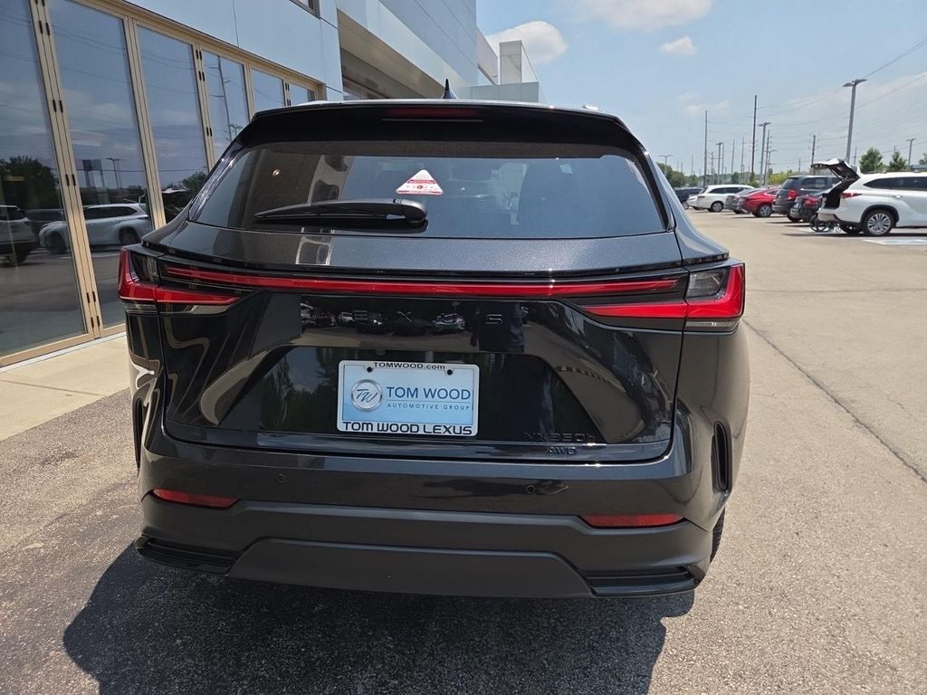 صورة 9 لـ 2026 Lexus NX 350H LUXURY