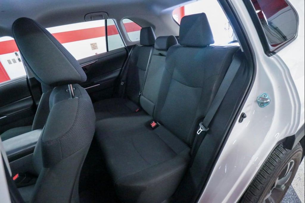 2024 Toyota RAV4 LE — миниатюра 13