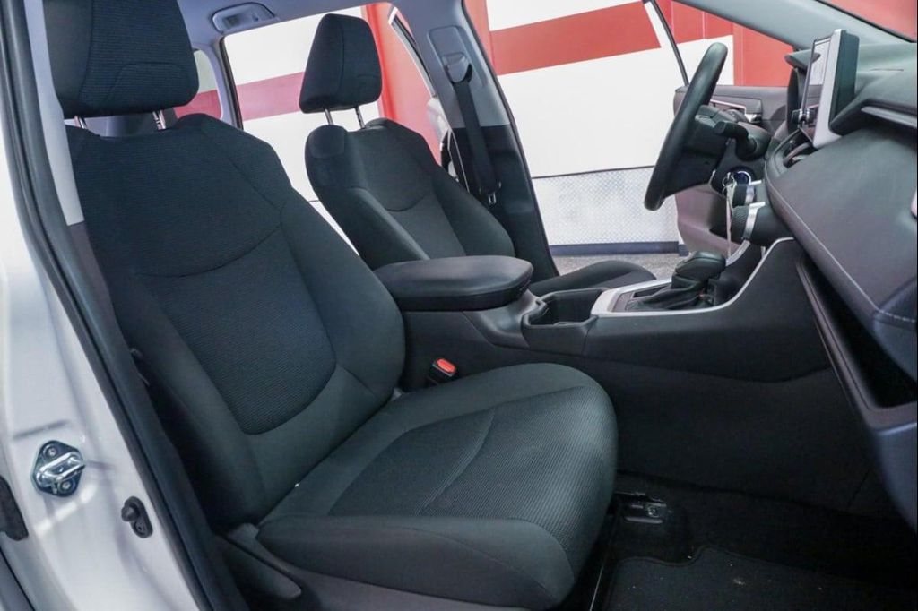 2024 Toyota RAV4 LE — миниатюра 18