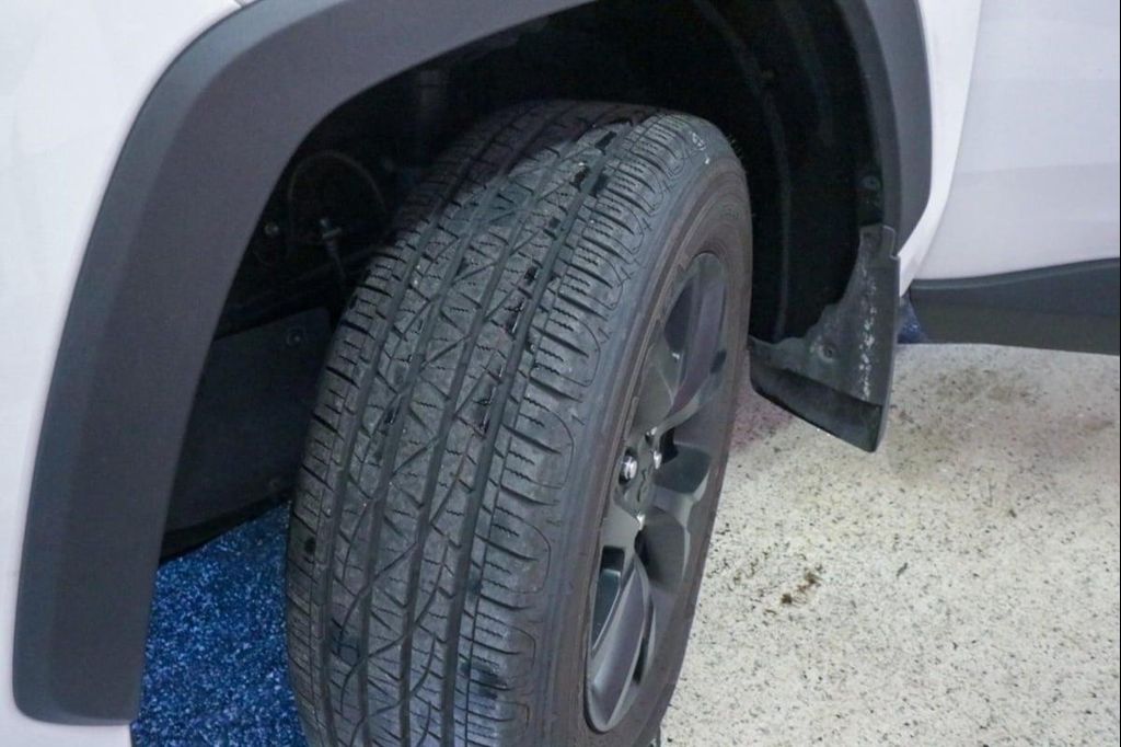 صورة 9 لـ 2024 Toyota RAV4 LE