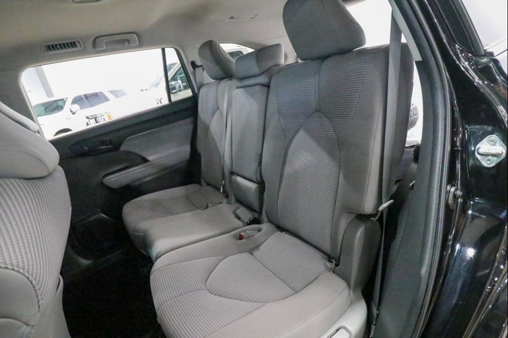 2022 Toyota HIGHLANDER LE 缩略图 14