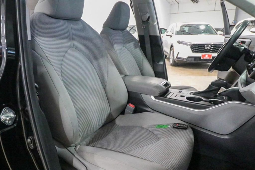 2022 Toyota HIGHLANDER LE 缩略图 24