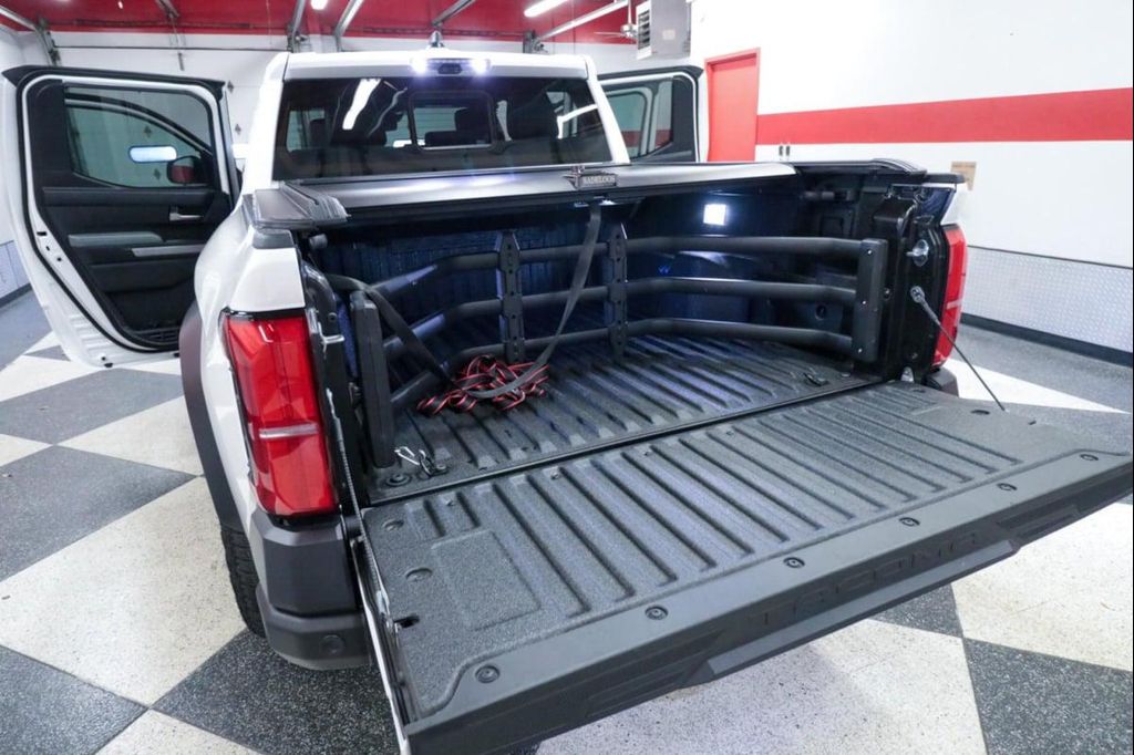 صورة مصغرة 29 لـ 2025 Toyota TACOMA HYBRID TRAILHUNTER