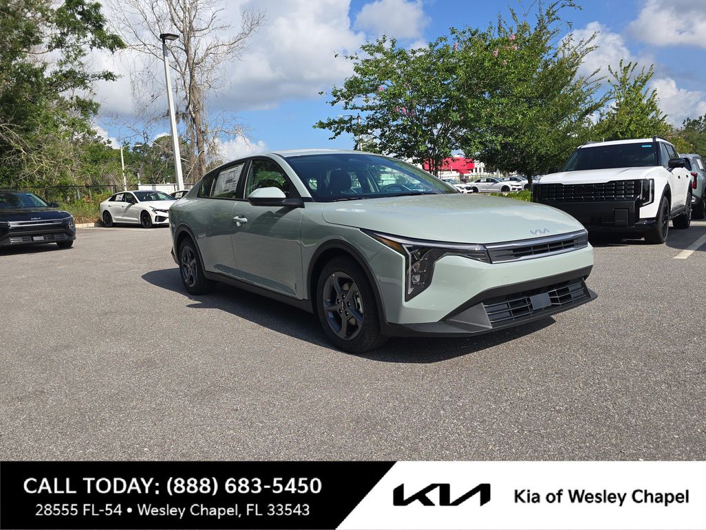 New 2026 Kia K4 LXS