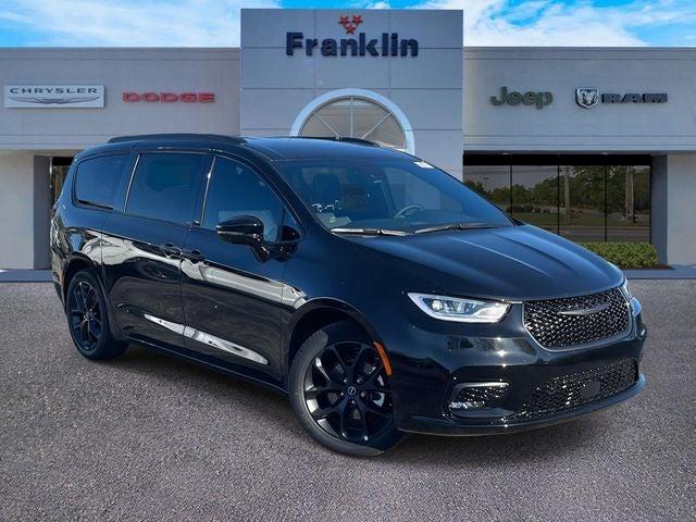 New 2026 Chrysler Pacifica Select