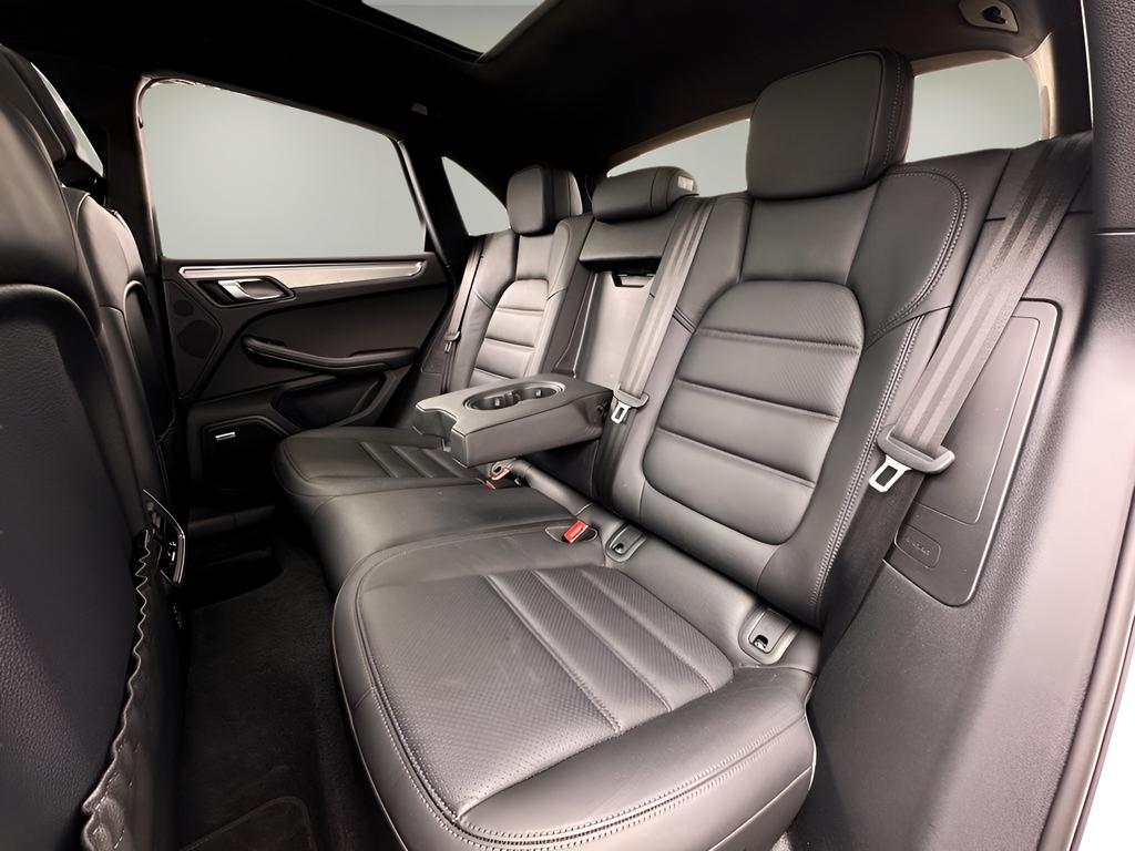2021 Porsche MACAN TURBO — миниатюра 17