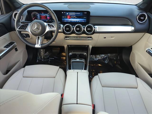 2026 Mercedes-BENZ GLB — миниатюра 18