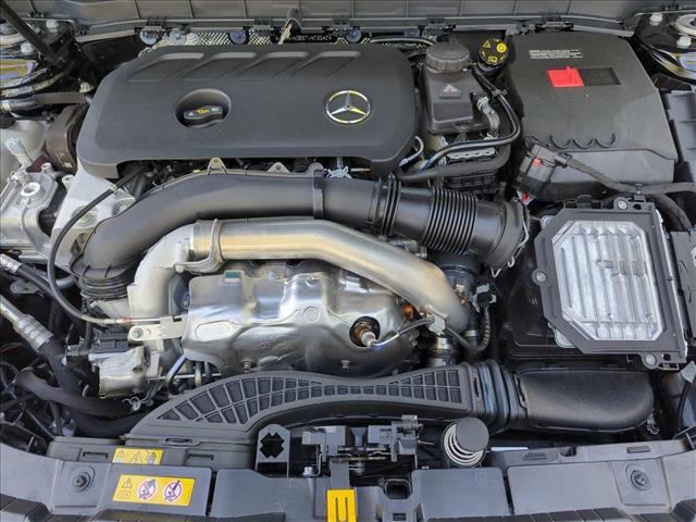 2026 Mercedes-BENZ GLB — миниатюра 16