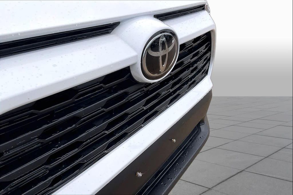 2025 Toyota RAV4 XLE — миниатюра 22
