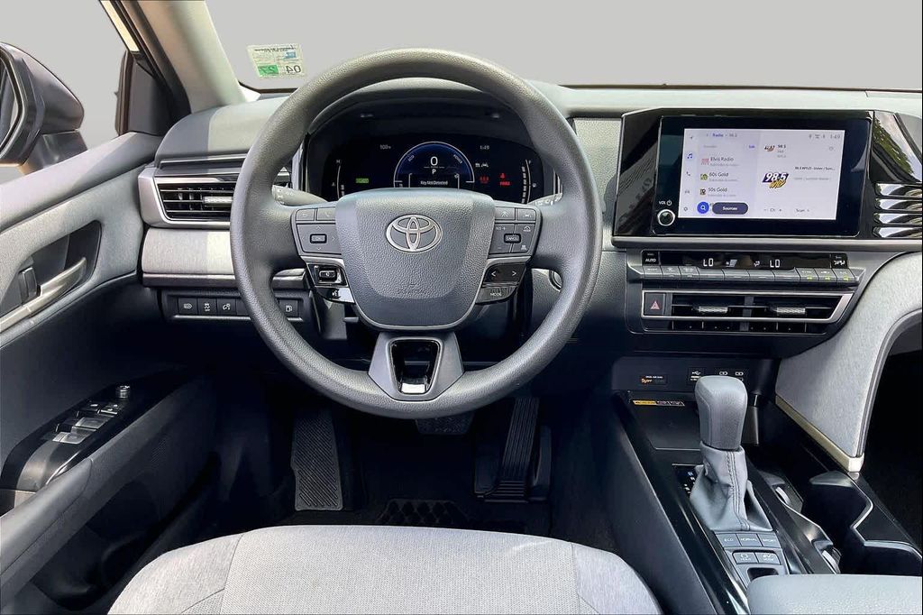 صورة 6 لـ 2026 Toyota CAMRY LE