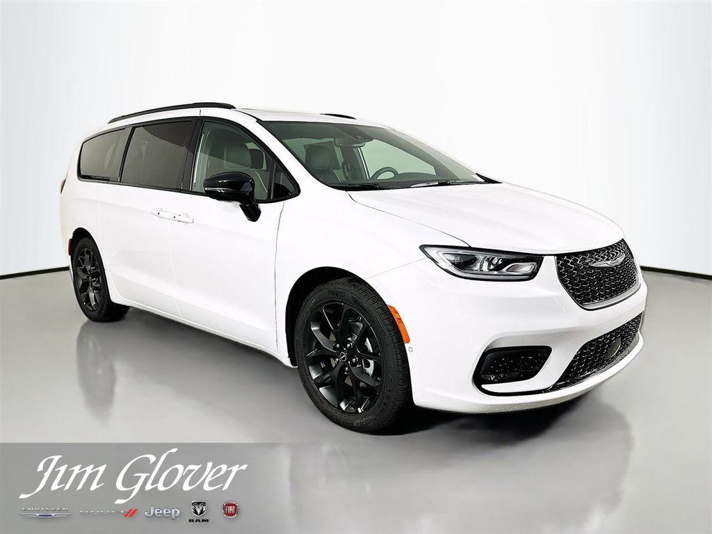 New 2026 Chrysler Pacifica Limited
