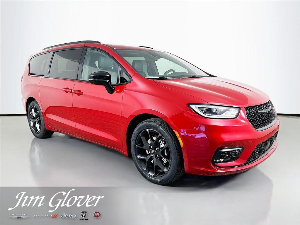 New 2026 Chrysler Pacifica Select