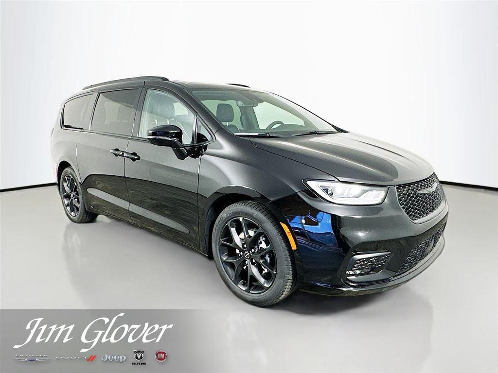 New 2026 Chrysler Pacifica Limited