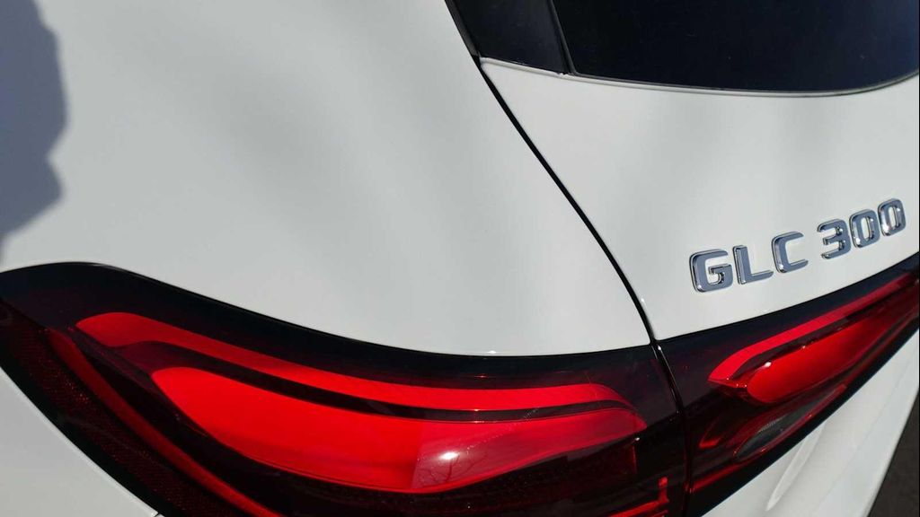 2026 Mercedes-BENZ GLC thumbnail 23