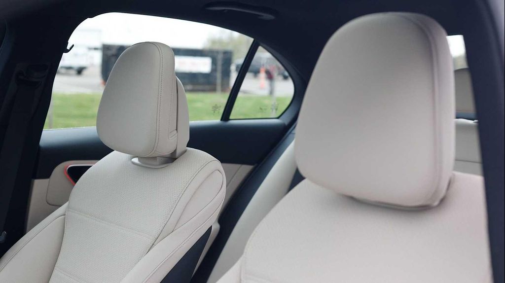 صورة مصغرة 35 لـ 2026 Mercedes-BENZ C-CLASS