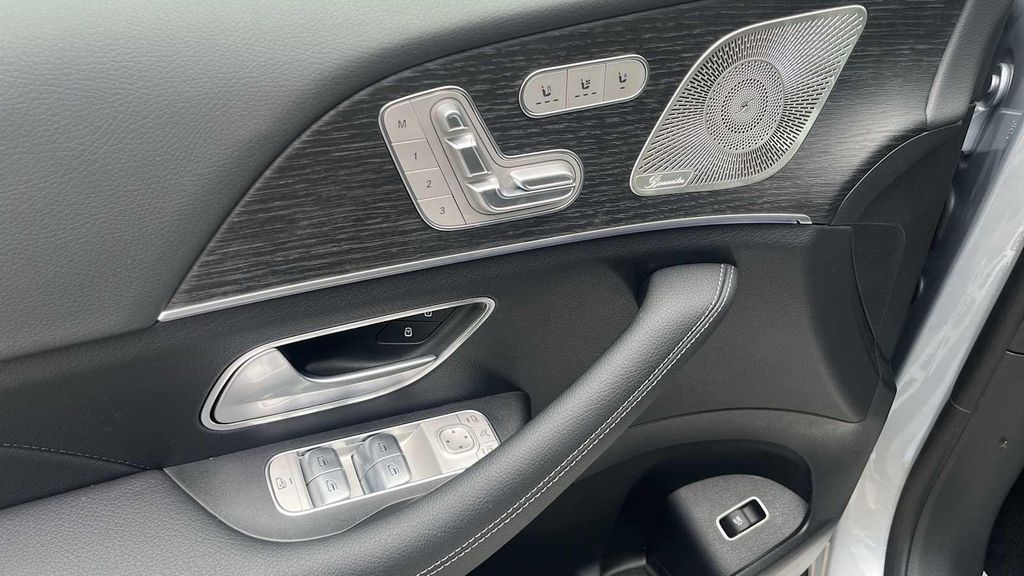 2026 Mercedes-BENZ GLS thumbnail 29