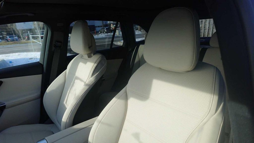 2026 Mercedes-BENZ GLC — миниатюра 20