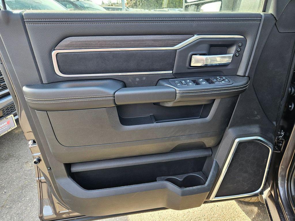 صورة مصغرة 11 لـ 2026 RAM 3500 LARAMIE MEGA CAB 4X4 6'4' BOX