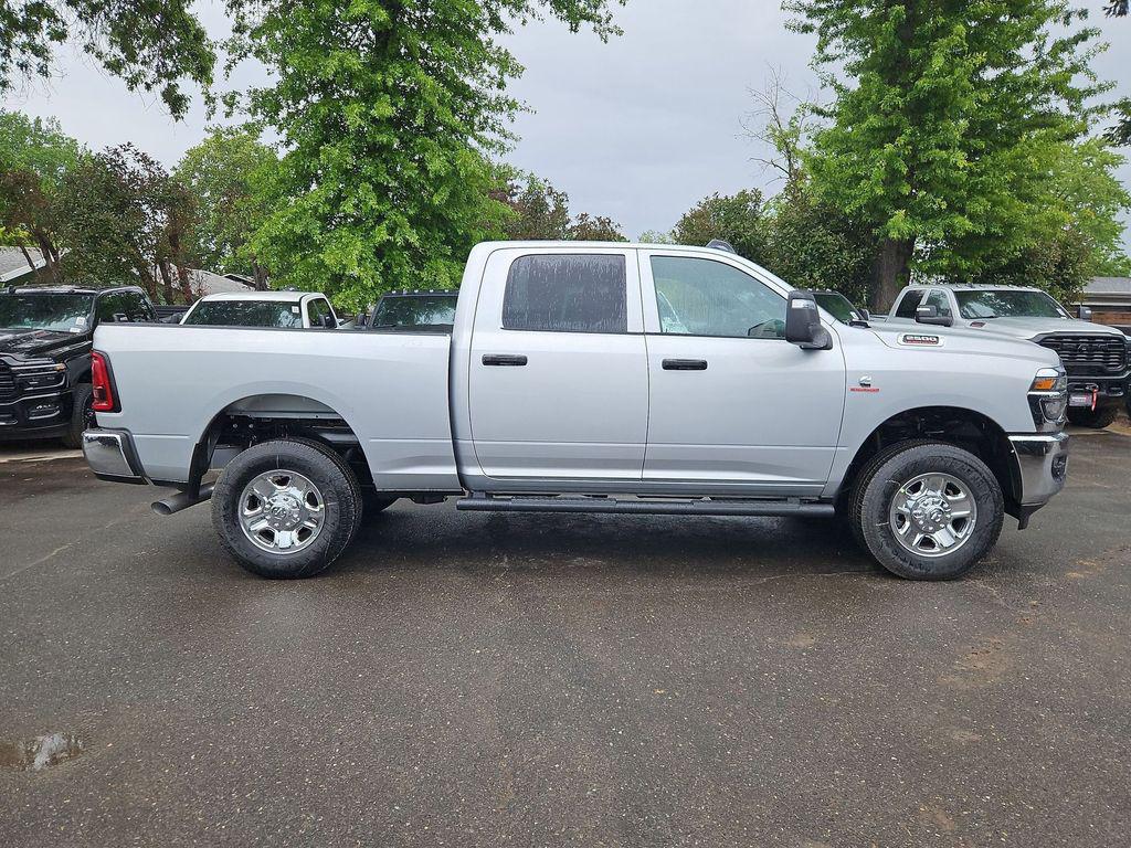 صورة 8 لـ 2026 RAM 2500 TRADESMAN CREW CAB 4X4 6'4' BOX