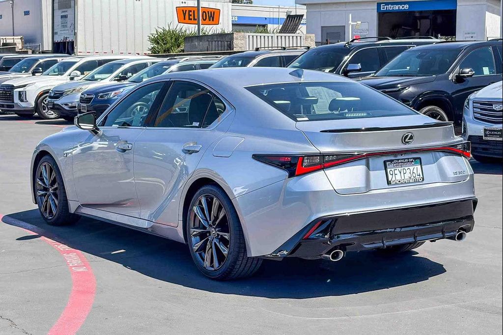 صورة 2 لـ 2023 Lexus IS 350 F SPORT