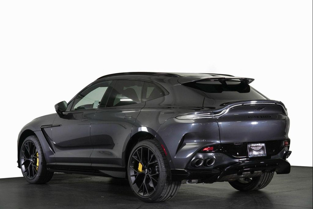 صورة 2 لـ 2026 Aston Martin DBX 707