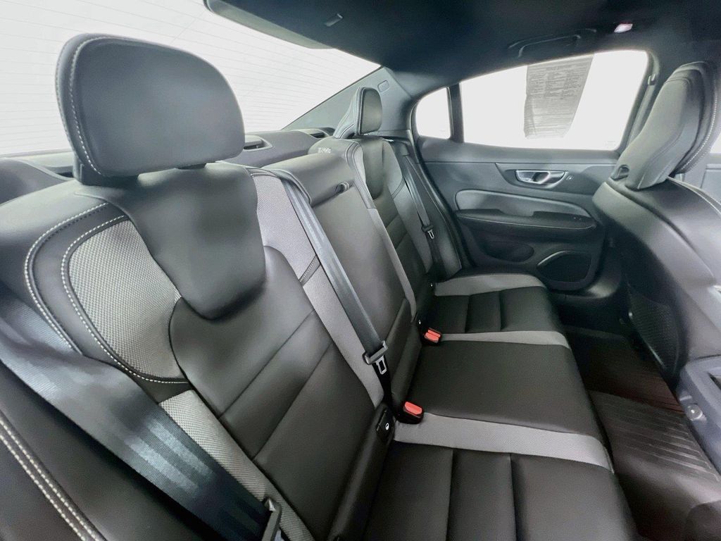 صورة مصغرة 25 لـ 2024 Volvo S60 B5 PLUS BLACK EDITION