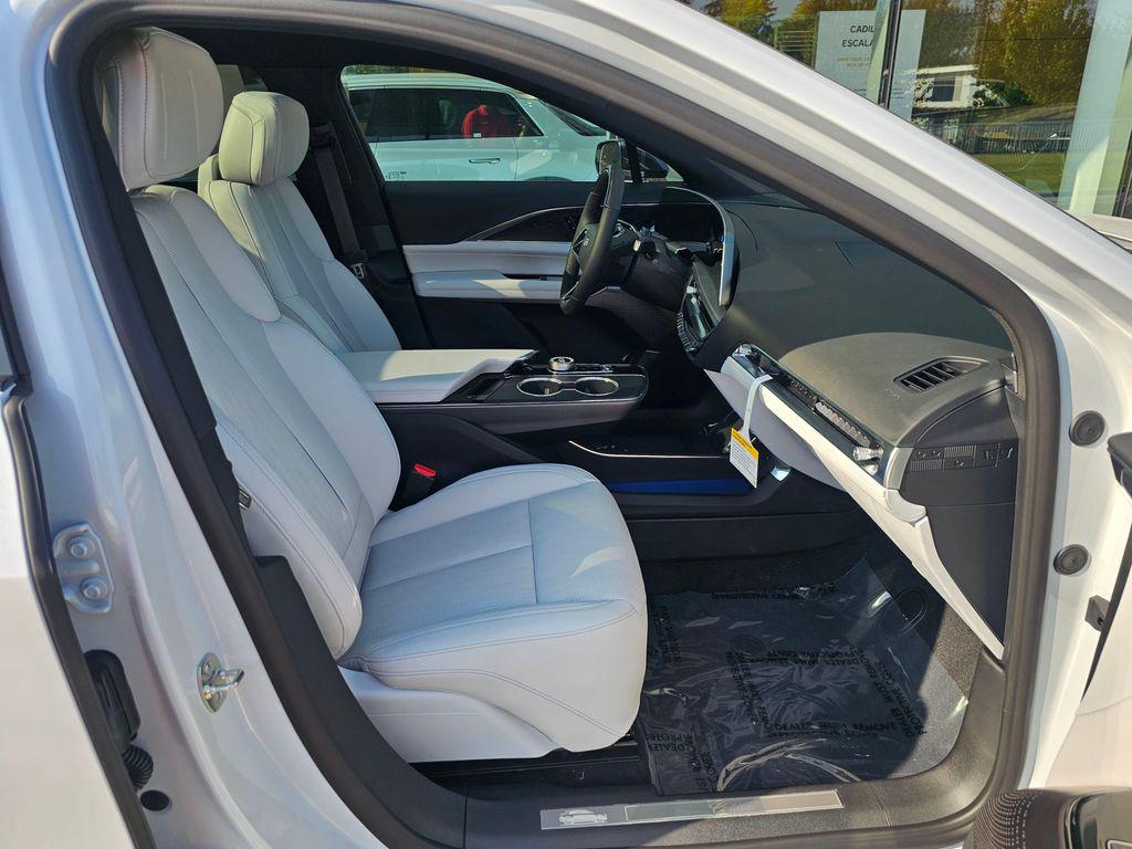 2026 Cadillac LYRIQ LUXURY — миниатюра 11