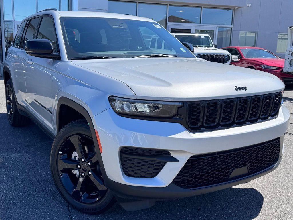 New 2025 Jeep Grand Cherokee Laredo