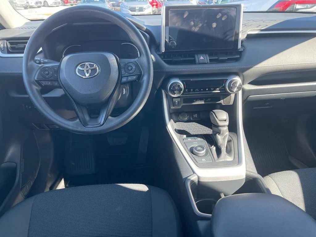 TOYOTA RAV4 - 6