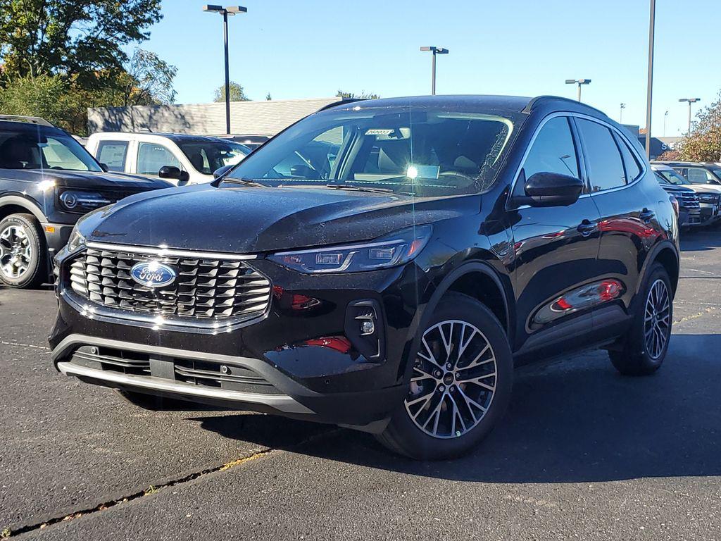 New 2026 Ford Escape PHEV SE