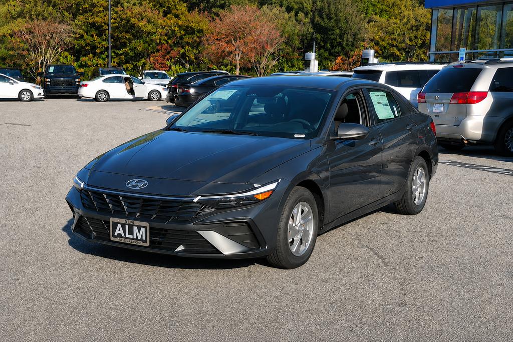 New 2026 Hyundai ELANTRA SE